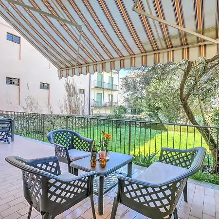 Apartment Leonardo House Garden Center