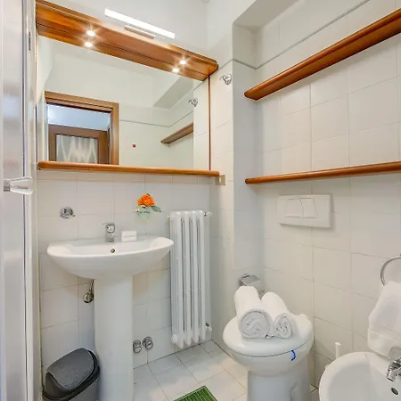 Leonardo House Garden Center Apartment *